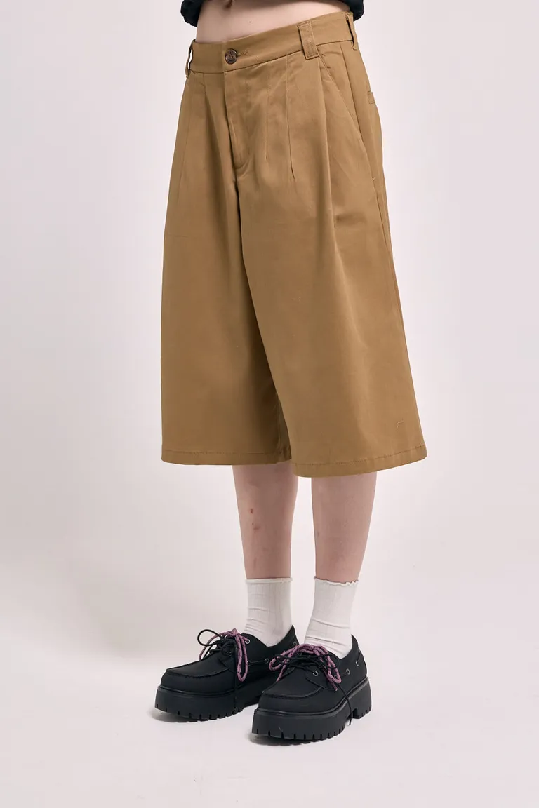 Bermuda sastrera con pinzas tiro medio y piernas amplias de corte holgado de 47 Street en Shorts para argentina