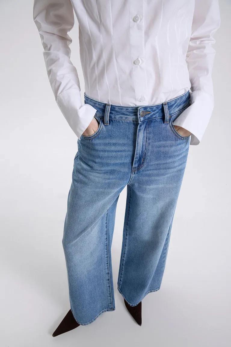 Pantalones de mujer corte amplio y tiro medio con diseño de pierna ancha estilo setentoso de Maria Cher en Pantalones para argentina