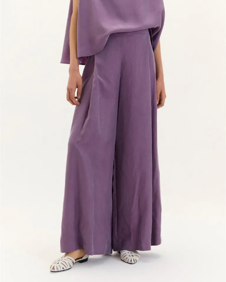 Pantalón Rachel: Silueta Amplia y Caída Suave, Detalles Únicos de Blue Sheep en Pantalones para argentina