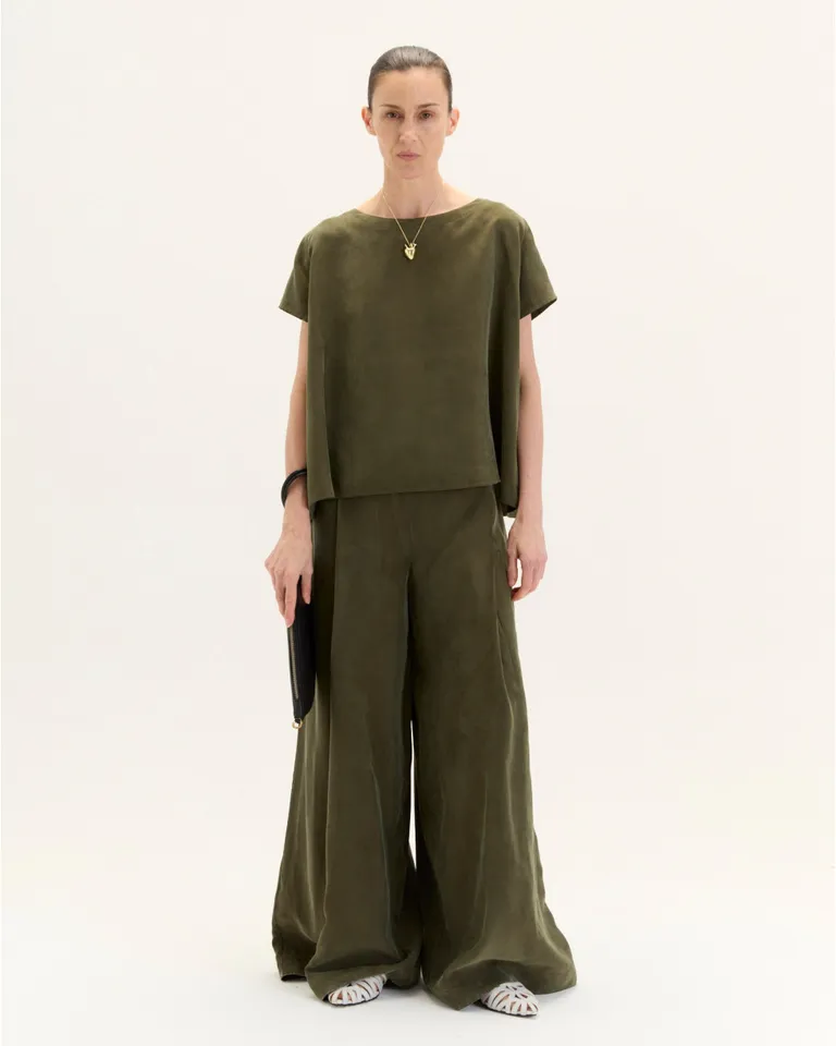 Pantalón Rachel: Silueta Amplia y Caída Suave, Detalles Únicos de Blue Sheep en Pantalones para argentina