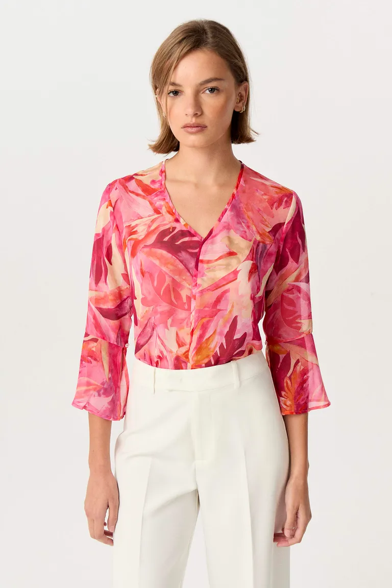 Blusa en gasa con estampado exclusivo y mangas 3/4 con puño volado de Markova en Blusas para argentina