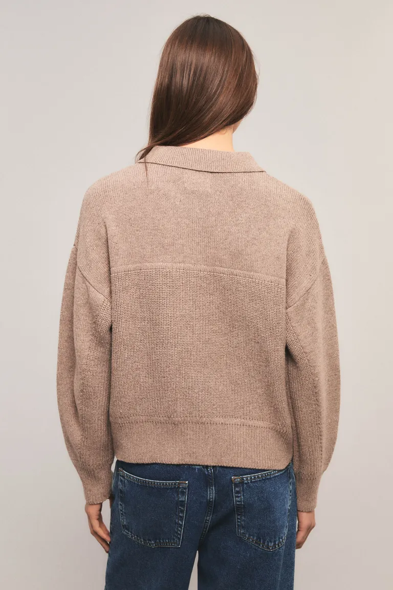 Campera tejida con botones y bolsillos frontales de calce holgado de Kosiuko en Buzos y Sweaters para argentina