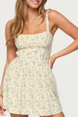 Mini vestido floral fruncido sadee de Edikted en Vestidos para argentina