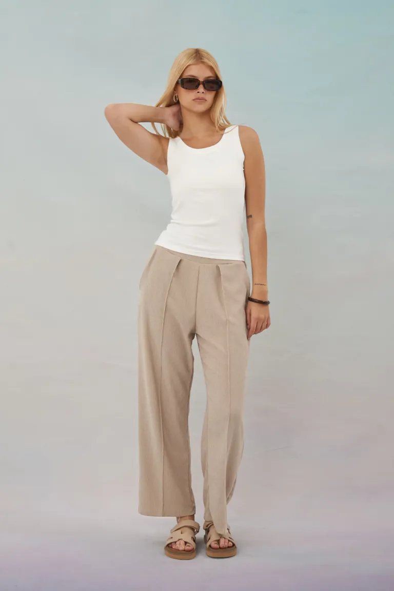 Pantalón beige de corte amplio y fluido para mujer de Apricot en Pantalones para argentina