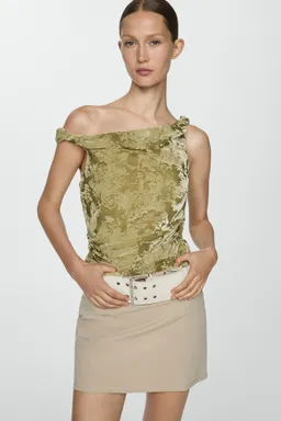 Top drapeado terciopelo de Mango en Tops para argentina