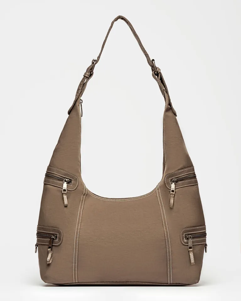 Bolso de hombro de nylon lavado con detalles de costuras a contraste de Prüne en Bolsos y Carteras para argentina