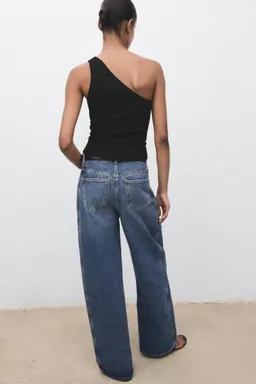Top punto asimétrico simple de Mango en Tops para argentina