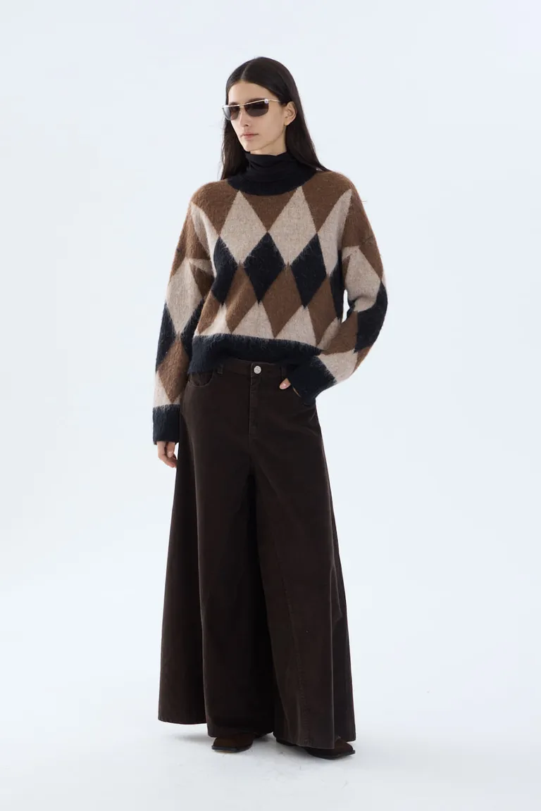 Sweater tejido con diseño de rombos geométricos de cuello cerrado y corte recto de Portsaid en Buzos y Sweaters para argentina