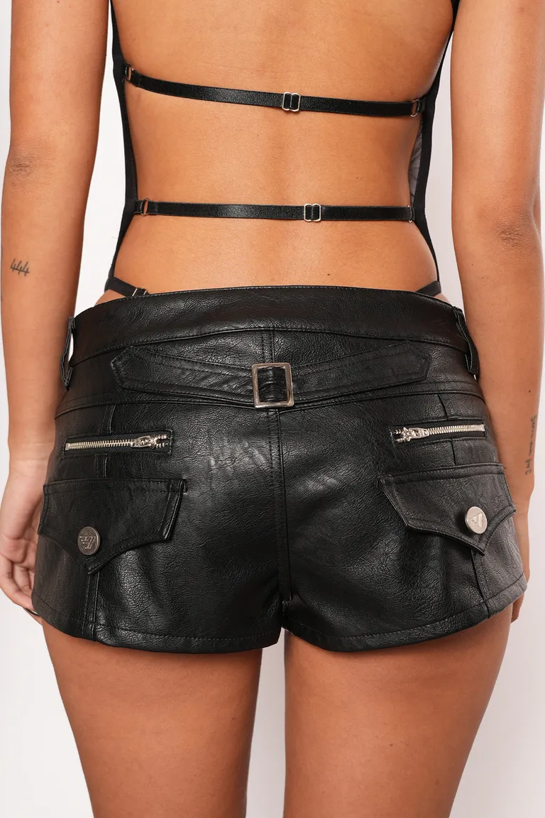 Shorts de cuerina con detalles decorativos y bolsillos para mujer de Top White en Shorts para argentina