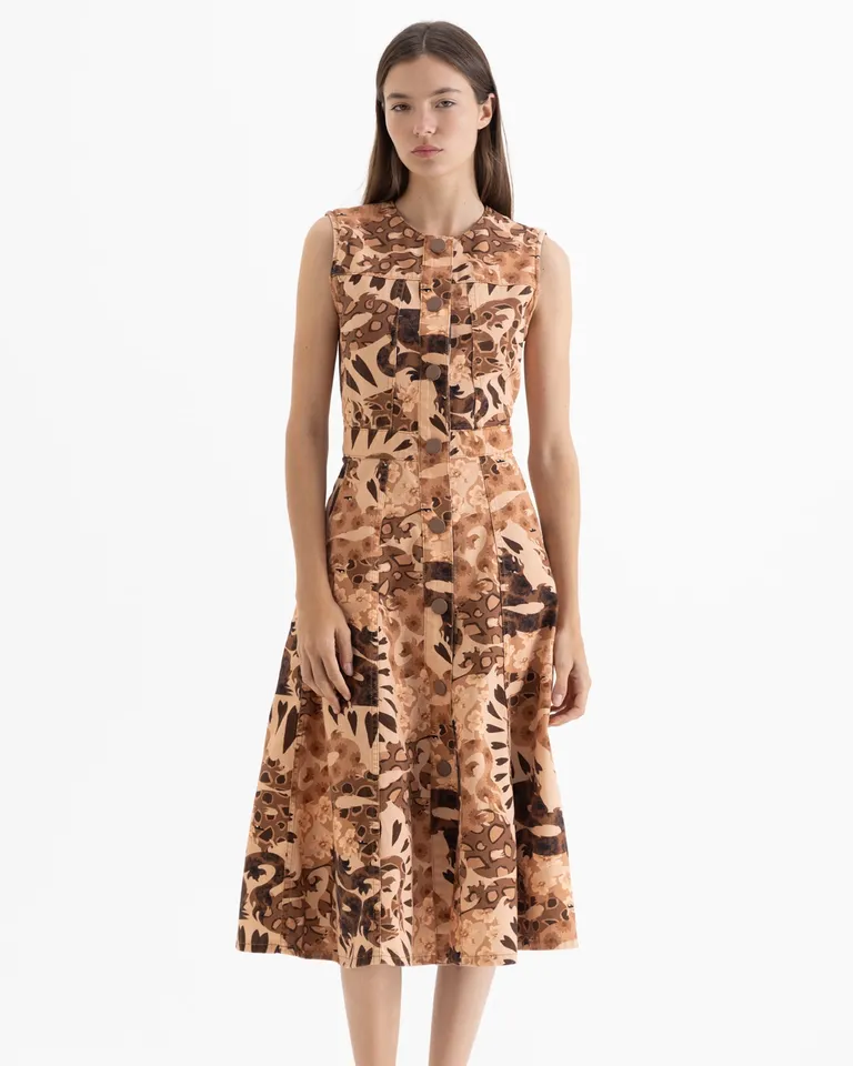 Vestido midi con falda amplia de gajos, recortes en frente y espalda con bolsillos laterales de Jazmin Chebar en Vestidos para argentina