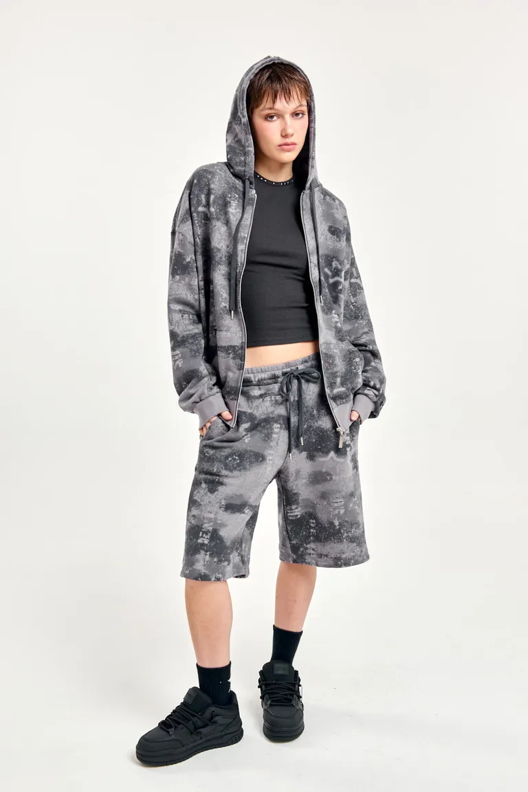 Bermuda de estampado camuflaje con corte recto y bolsillos laterales funcionales de 47 Street en Shorts para argentina