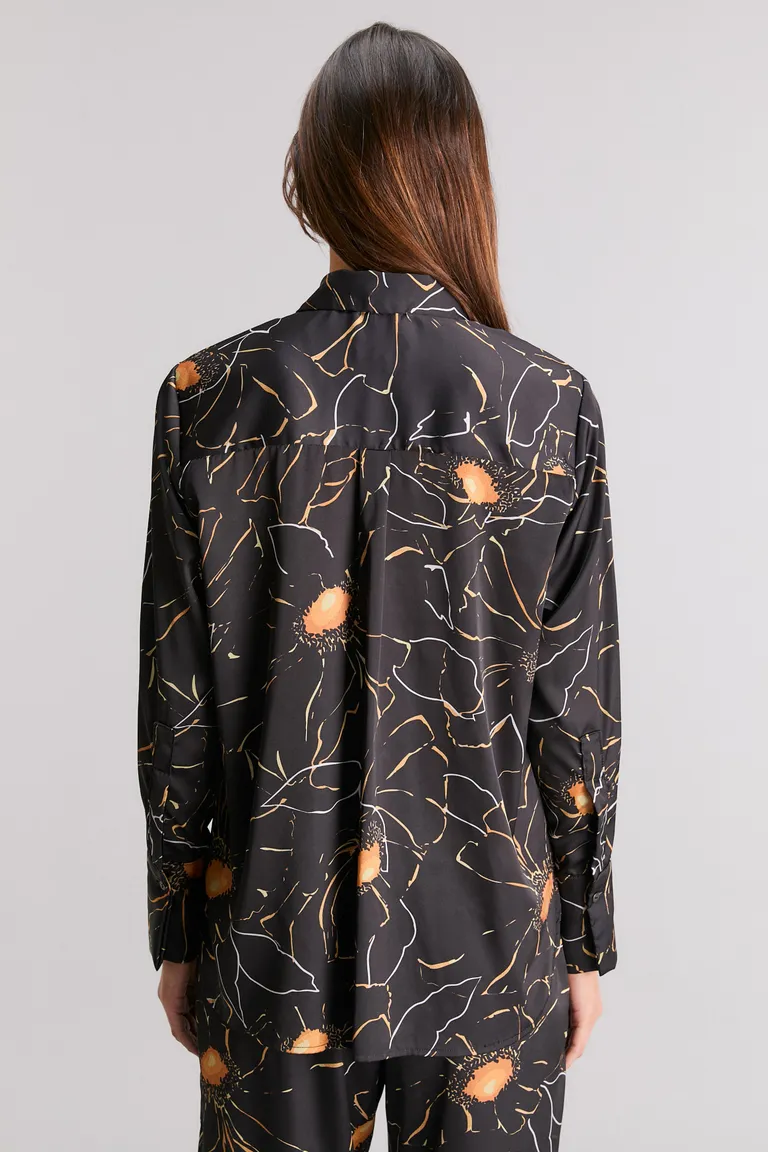 Camisa de satén con estampado exclusivo para una apariencia femenina y refinada de Kosiuko en Camisas para argentina