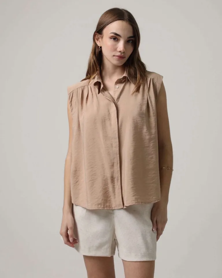 Camisa de seda emilia con frunce en el canesu, sin mangas, diseño elegante y versátil de Hesed en Camisas para argentina