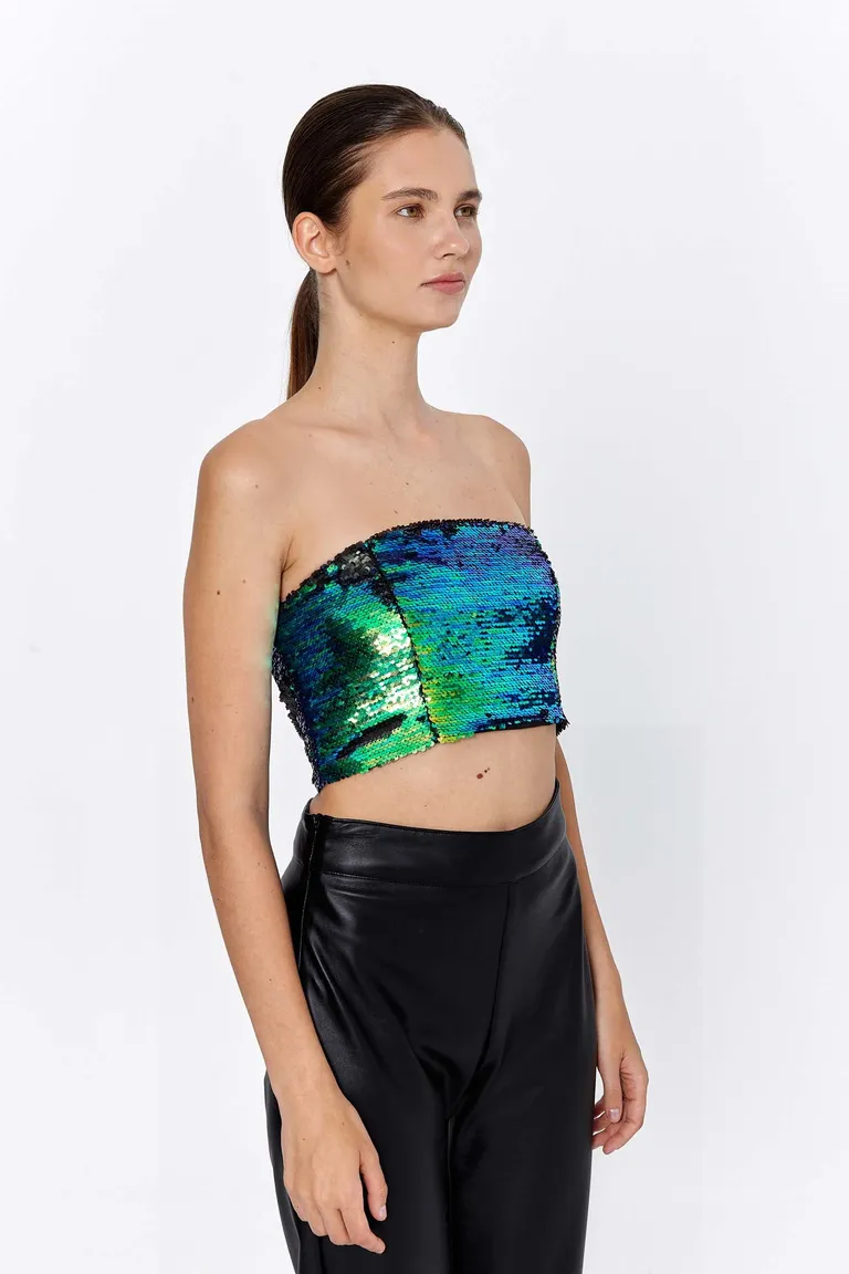 Top strapless corto confeccionado en lentejuelas brillantes de color verde de Naíma en Tops para argentina
