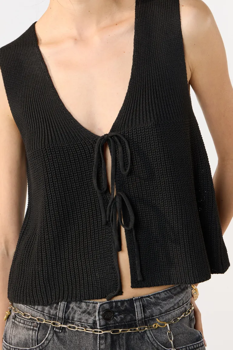 Chaleco tejido con escote en V y cordones en el delantero de Cuesta Blanca en Chalecos para argentina