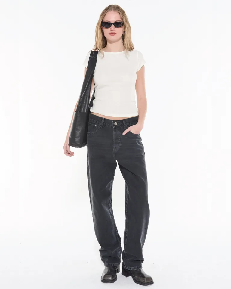 Pantalón negro de tiro bajo y pierna ancha con bolsillos amplios de Ay Not Dead en Pantalones para argentina