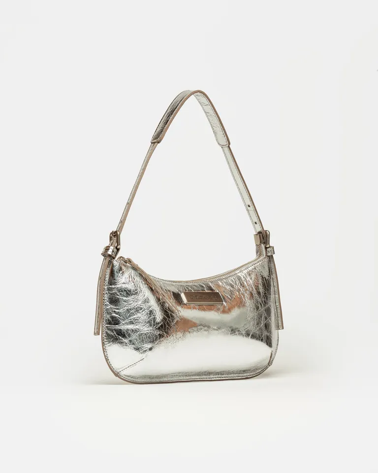 Cartera de hombro de cuero metalizado con detalles minimalistas y silueta refinada de Prüne en Bolsos y Carteras para argentina