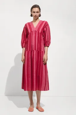 Vestido midi estampado geométrico de Mango en Vestidos para argentina