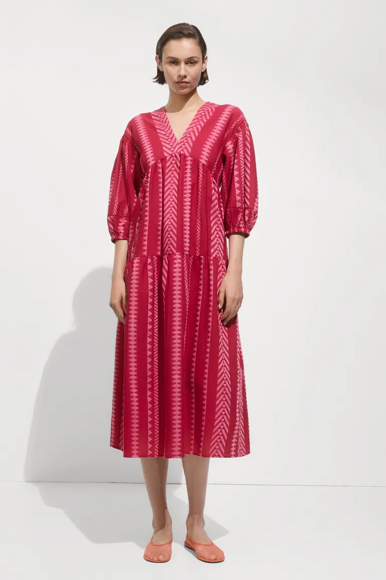 Vestido midi estampado geométrico de Mango en Vestidos para argentina