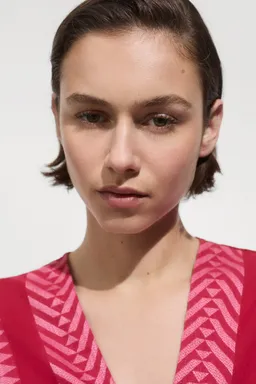 Vestido midi estampado geométrico de Mango en Vestidos para argentina
