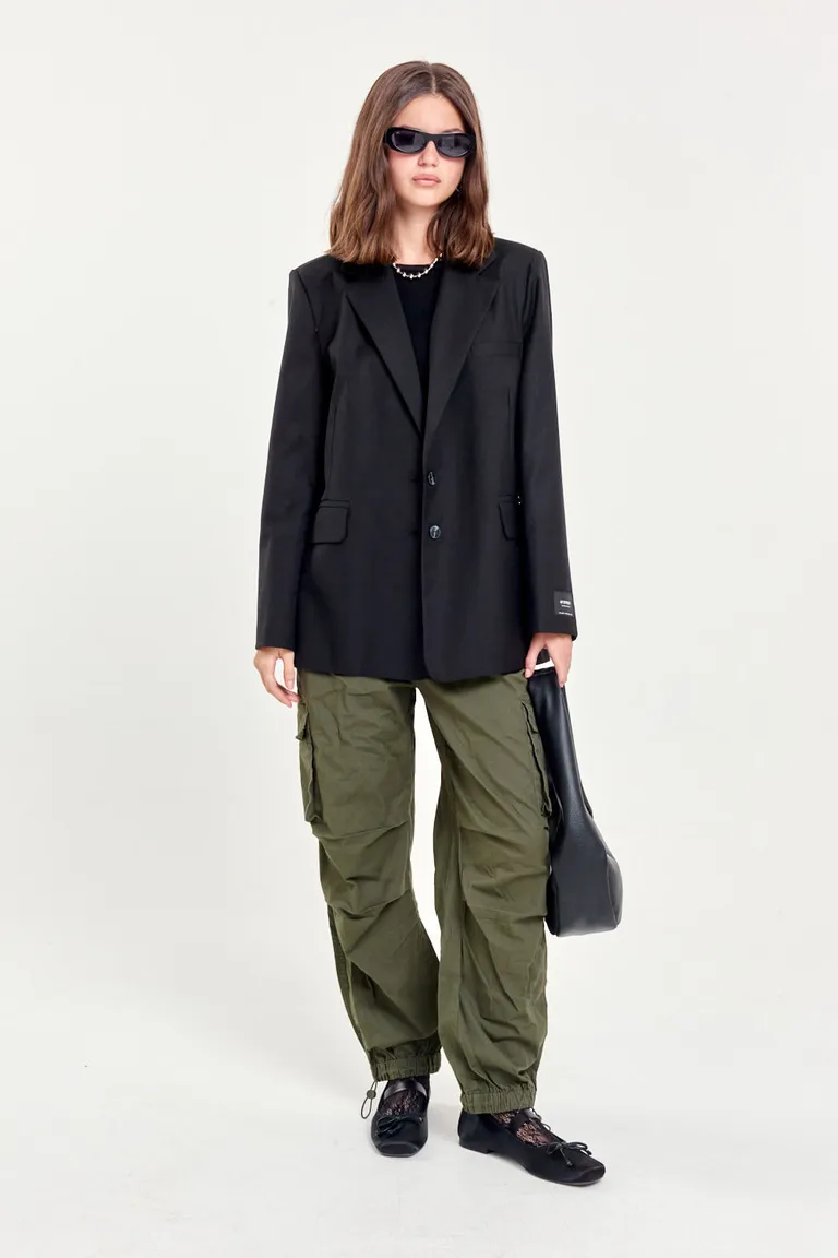 Pantalón cargo de gabardina liviana con detalles originales y funcionales de 47 Street en Pantalones para argentina