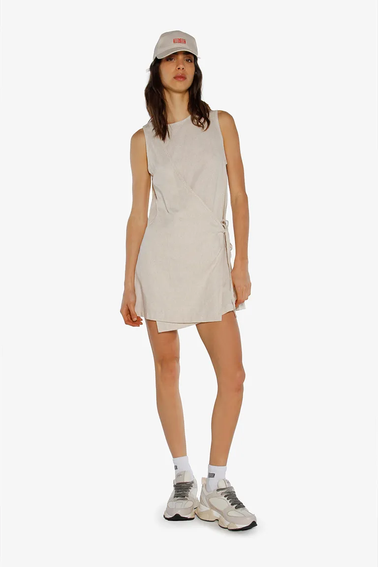 Vestido corto de lino con cierre oculto y lazo ajustable de Sofia Sarkany en Vestidos para argentina