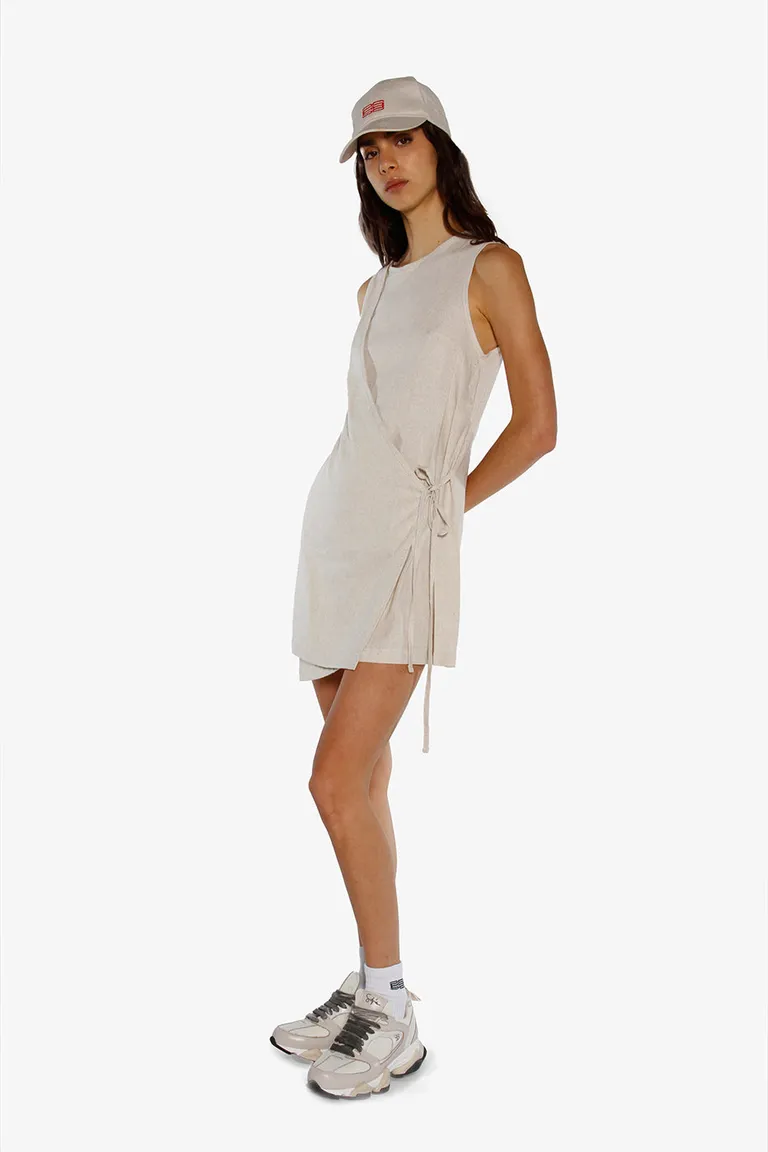 Vestido corto de lino con cierre oculto y lazo ajustable de Sofia Sarkany en Vestidos para argentina