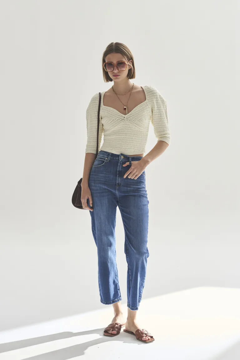 Elegante sweater de mangas al codo en tono neutro para mujer de Akiabara en Buzos y Sweaters para argentina