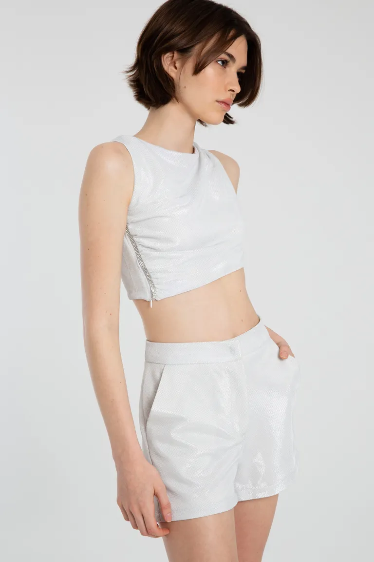 Top blanco con diseño modular y detalle de strass en los hombros de Naíma en Tops para argentina