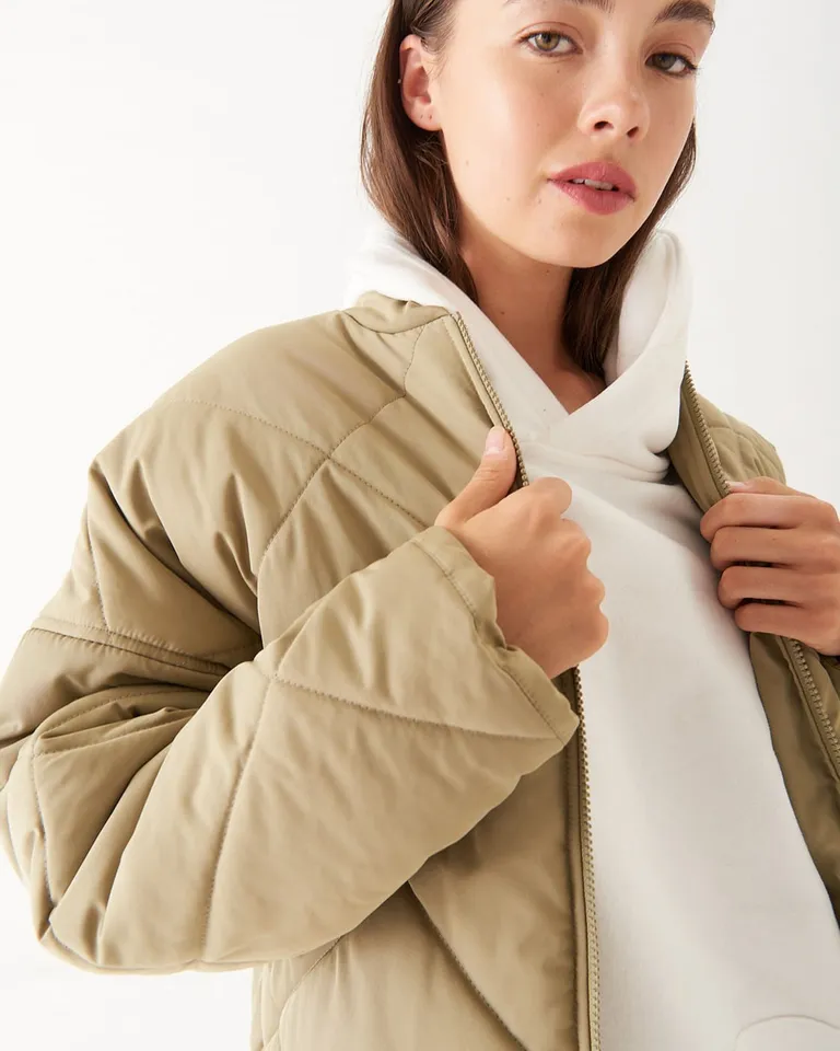 Campera bomber matelasseada con cierre frontal bolsillos laterales y calce amplio de Furzai en Chaquetas para argentina