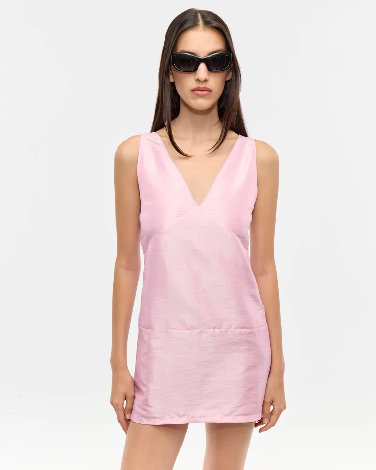 Vestido corto en tafeta con detalles de recortes en el busto y cadera de Ay Not Dead en Vestidos para argentina