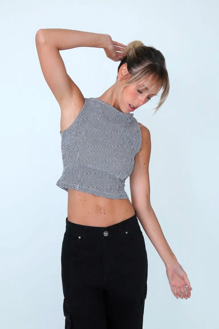 Top musculosa corto de punto con cierre en la espalda de Naíma en Tops para argentina