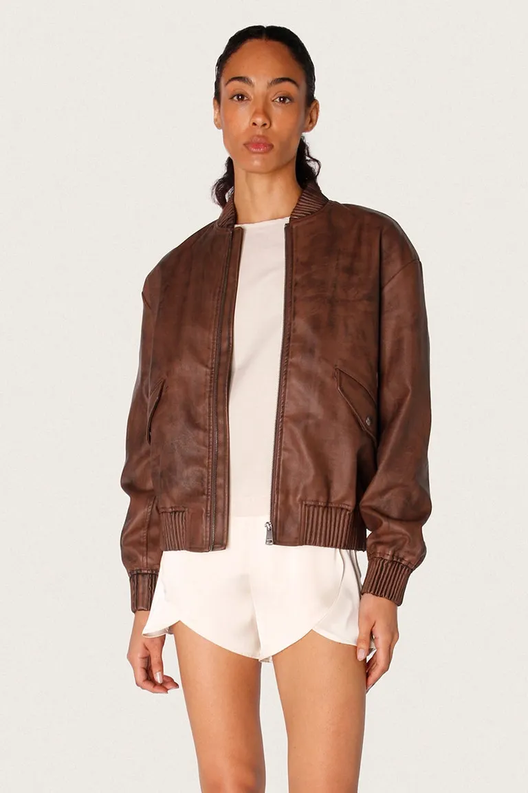 Elegante chaqueta bomber marrón con detalles destacados de Sofia Sarkany en Chaquetas para argentina