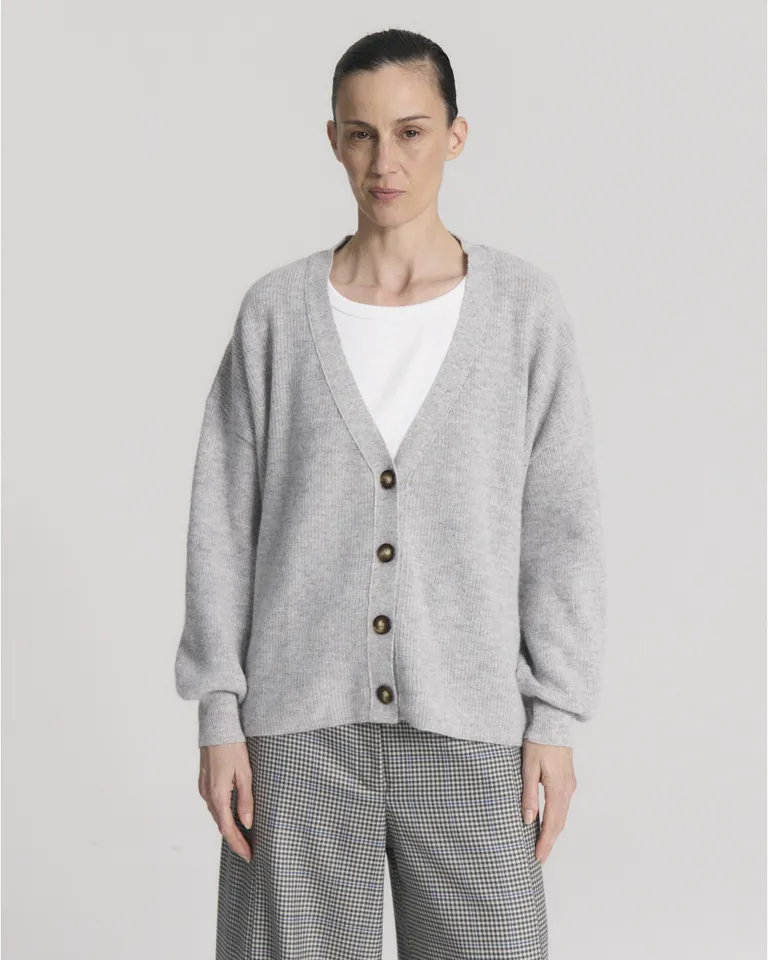 Cardigan tejido con escote en V y botones frontales de calce holgado de Blue Sheep en Buzos y Sweaters para argentina