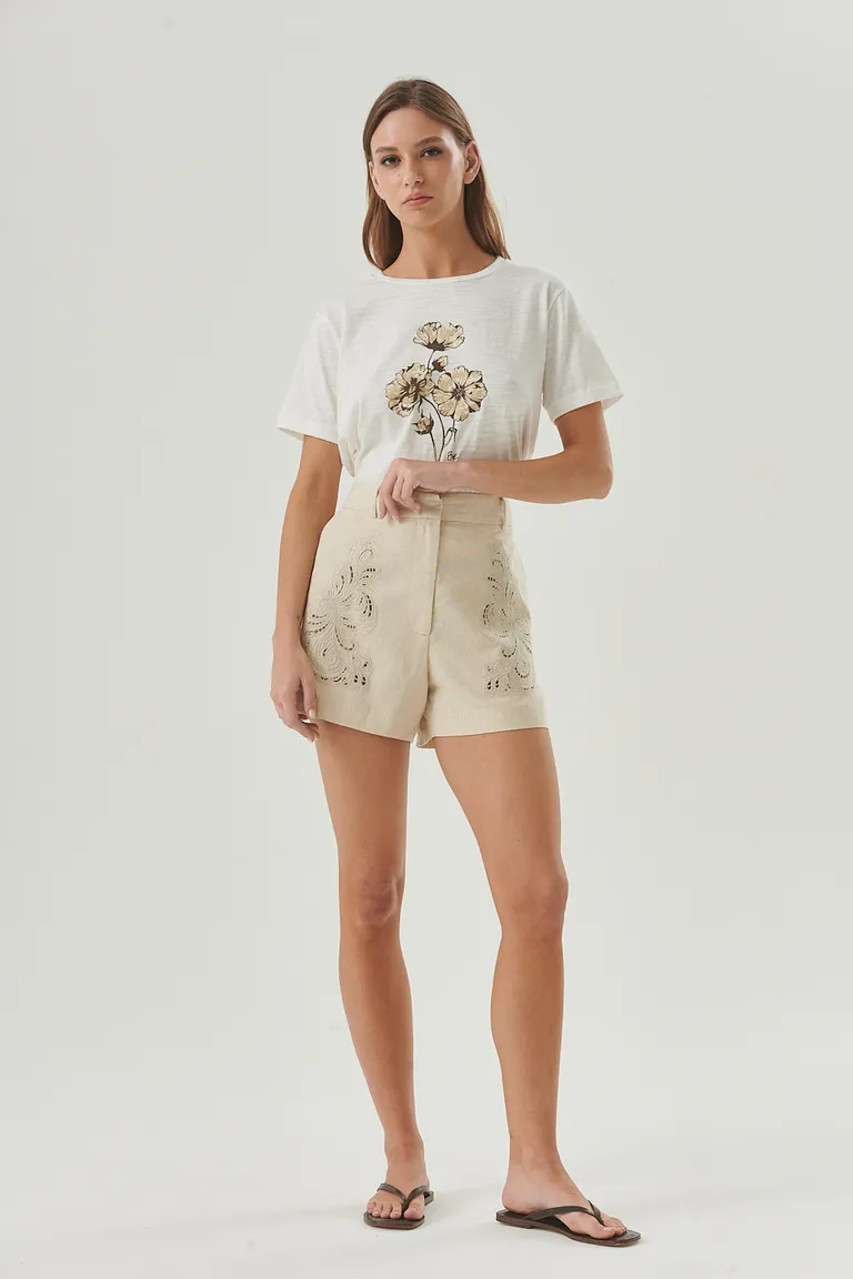Short de lino con bordado calado delantero, diseño delicado y fresco de Sweet en Shorts para argentina