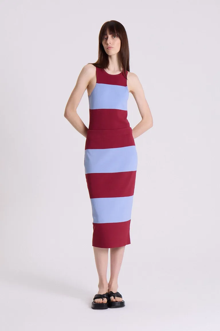 Falda midi tejida en combinación de dos colores para un look sofisticado y moderno de Maria Cher en Faldas para argentina