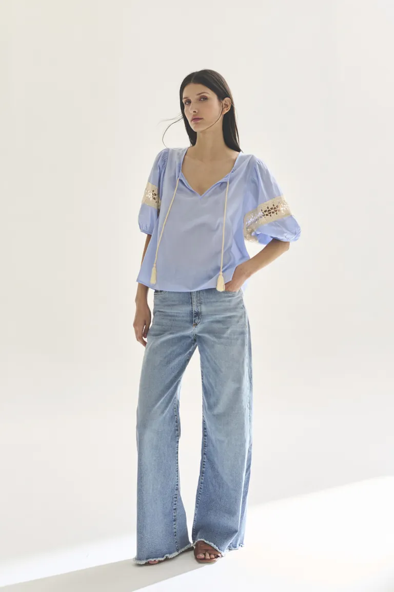 Blusa blanca holgada de mangas abullonadas de Akiabara en Blusas para argentina