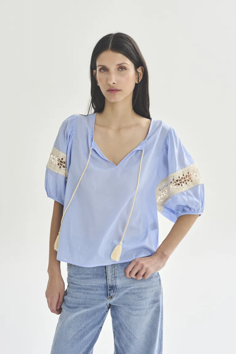 Blusa blanca holgada de mangas abullonadas de Akiabara en Blusas para argentina