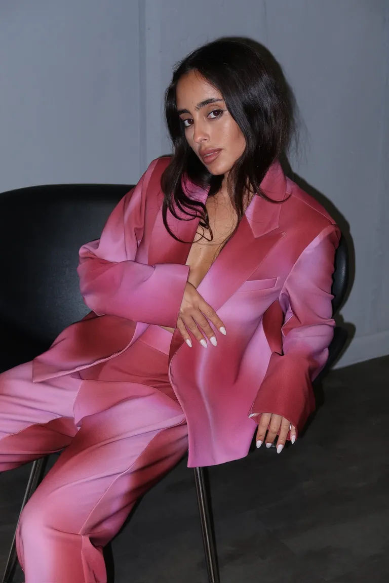 Pantalón rosa de alta moda con diseño exclusivo y manga larga de Naíma en Pantalones para argentina