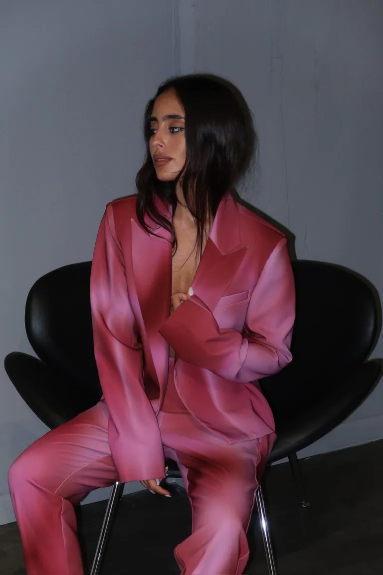 Pantalón rosa de alta moda con diseño exclusivo y manga larga de Naíma en Pantalones para argentina