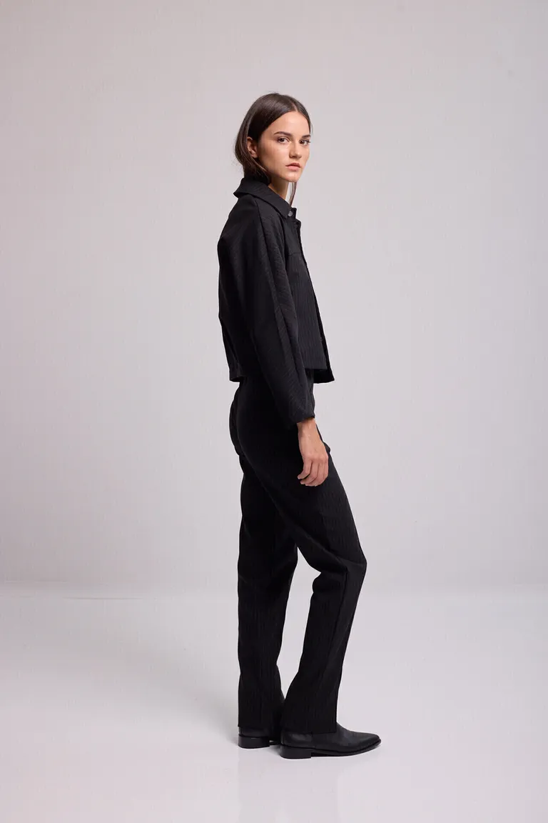 Pantalon sastrero tiro medio con recortes frontales y tajos en botamanga de Kill en Pantalones para argentina