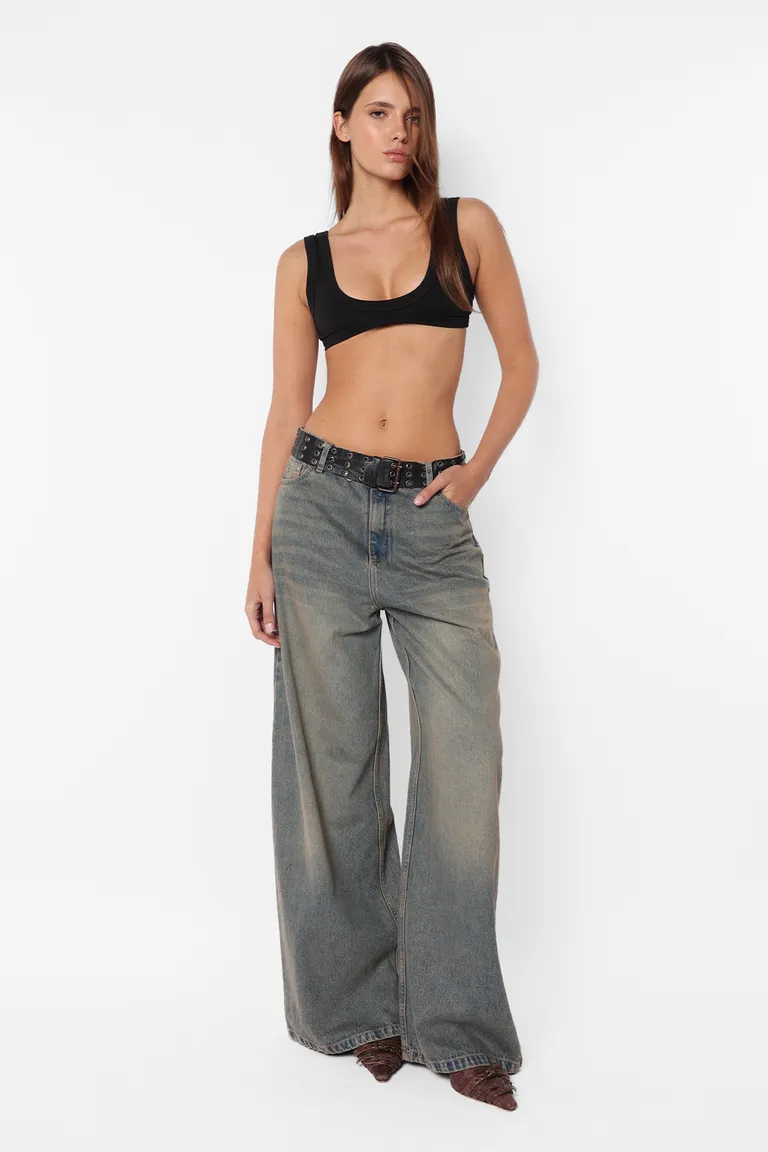 Top musculosa sin mangas en microfibra pesada con escote y terminaciones anchas de Top White en Tops para argentina