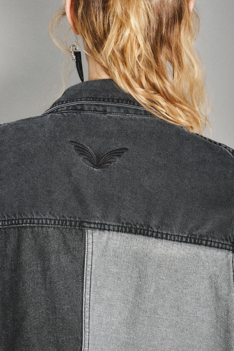 Campera oversize con diseño de paneles combinados y bolsillos frontales con botones de Rapsodia en Chaquetas para argentina