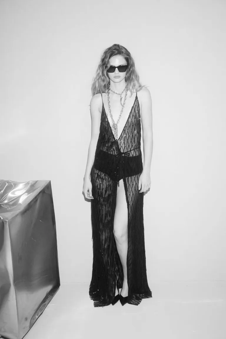 Vestido de noche con canutillos translúcidos y efecto degradado de Allo Martinez en Vestidos para argentina