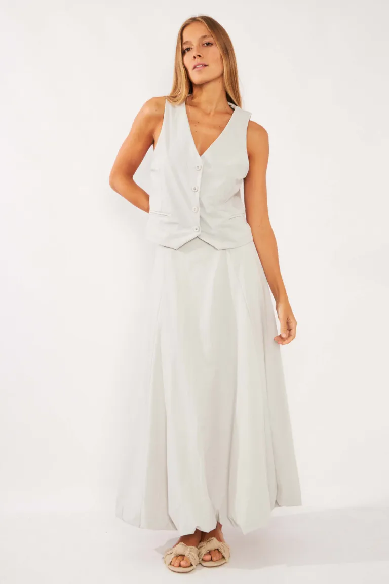 Falda sastrera en color blanco con diseño globo para un look sofisticado y elegante de Belle en Faldas para argentina