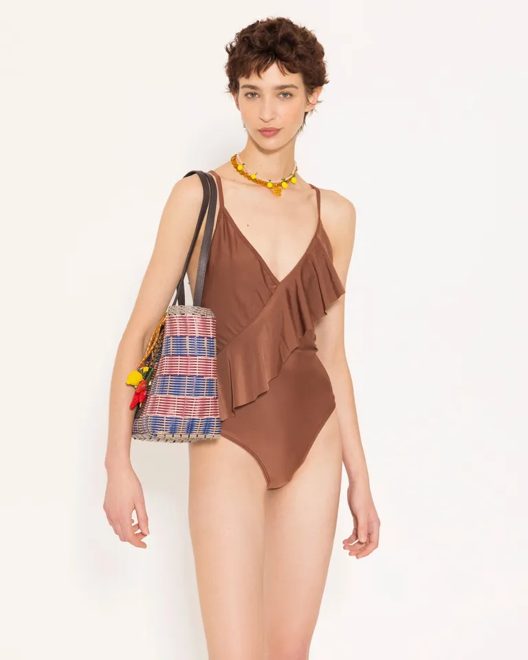 Enterizo de una pieza con escote profundo y volado asimétrico para una silueta estilizada de Jazmin Chebar en Swimwear y Beachwear para argentina