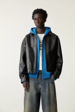 Campera efecto cuero de Pull&Bear en Abrigos y Camperas para argentina