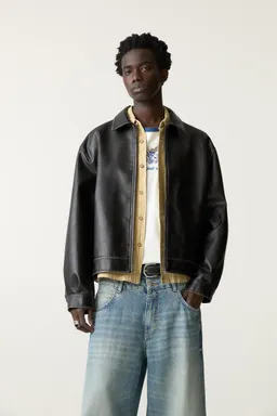 Campera efecto cuero de Pull&Bear en Abrigos y Camperas para argentina