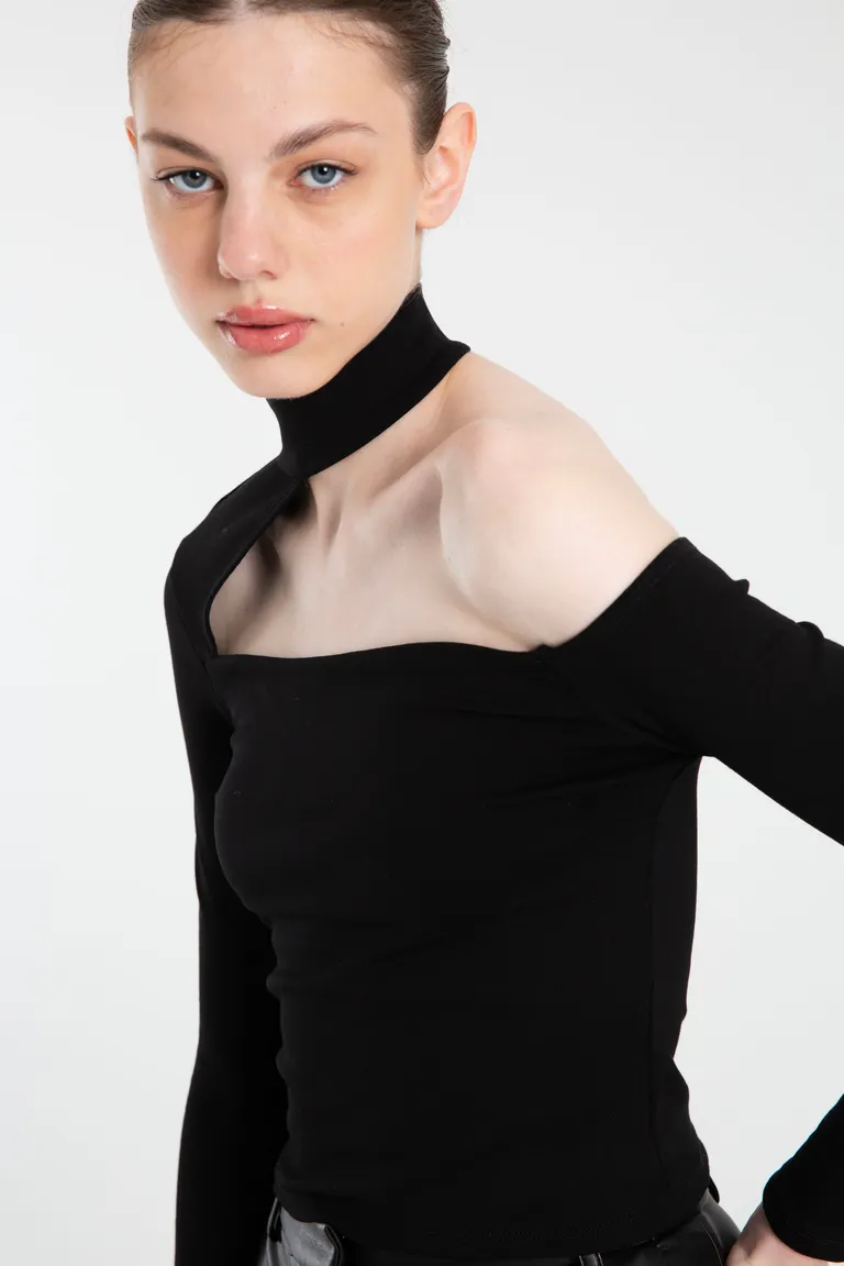 Top de manga larga con un solo hombro y corte recto en el busto de Naíma en Tops para argentina