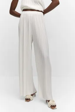 Pantalón wideleg plisado de Mango en Pantalones para argentina